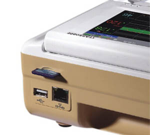 Монитор оснащён портом USB, слотом для карты памяти и сетевым интерфейсом для передачи данных на удалённые носители